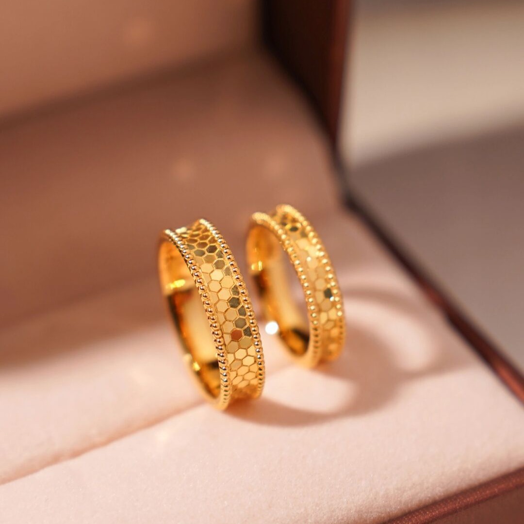 Pure Gold Color Shine Honeycom - đánh giá và giá Women Accessories Dubai